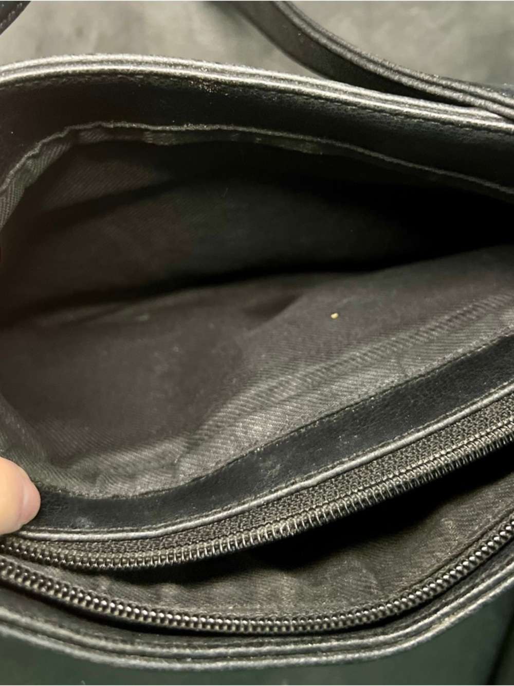 Liz Claiborne Black Shoulder Bag Pebbled Faux Leather Hobo Purse - Picture 8 of 9